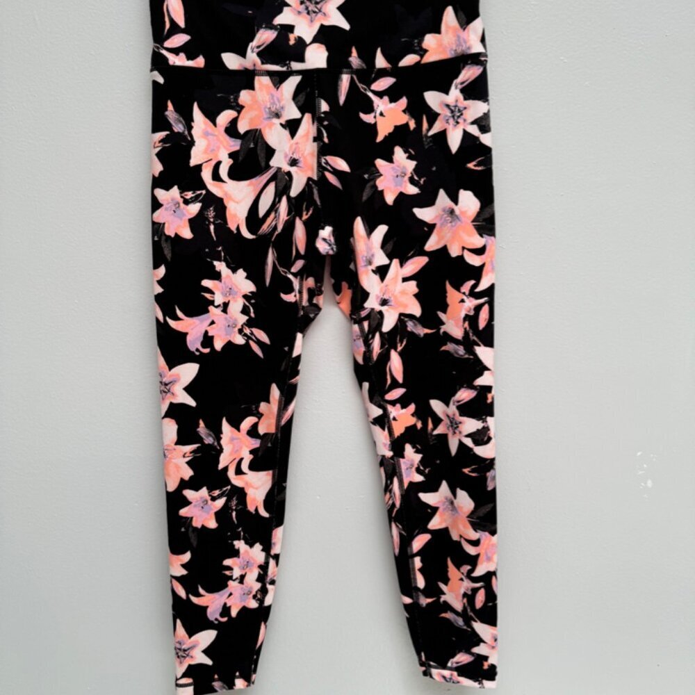 Women’s VS Capri Floral Workout Leggings NWOT
